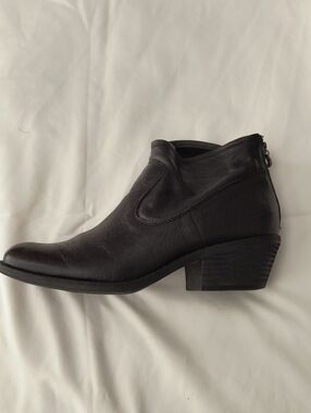 Sofft Black Leather Ankle Bootie - Women's Classic Chelsea Style